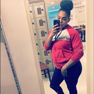 Meet your Posher, Iris